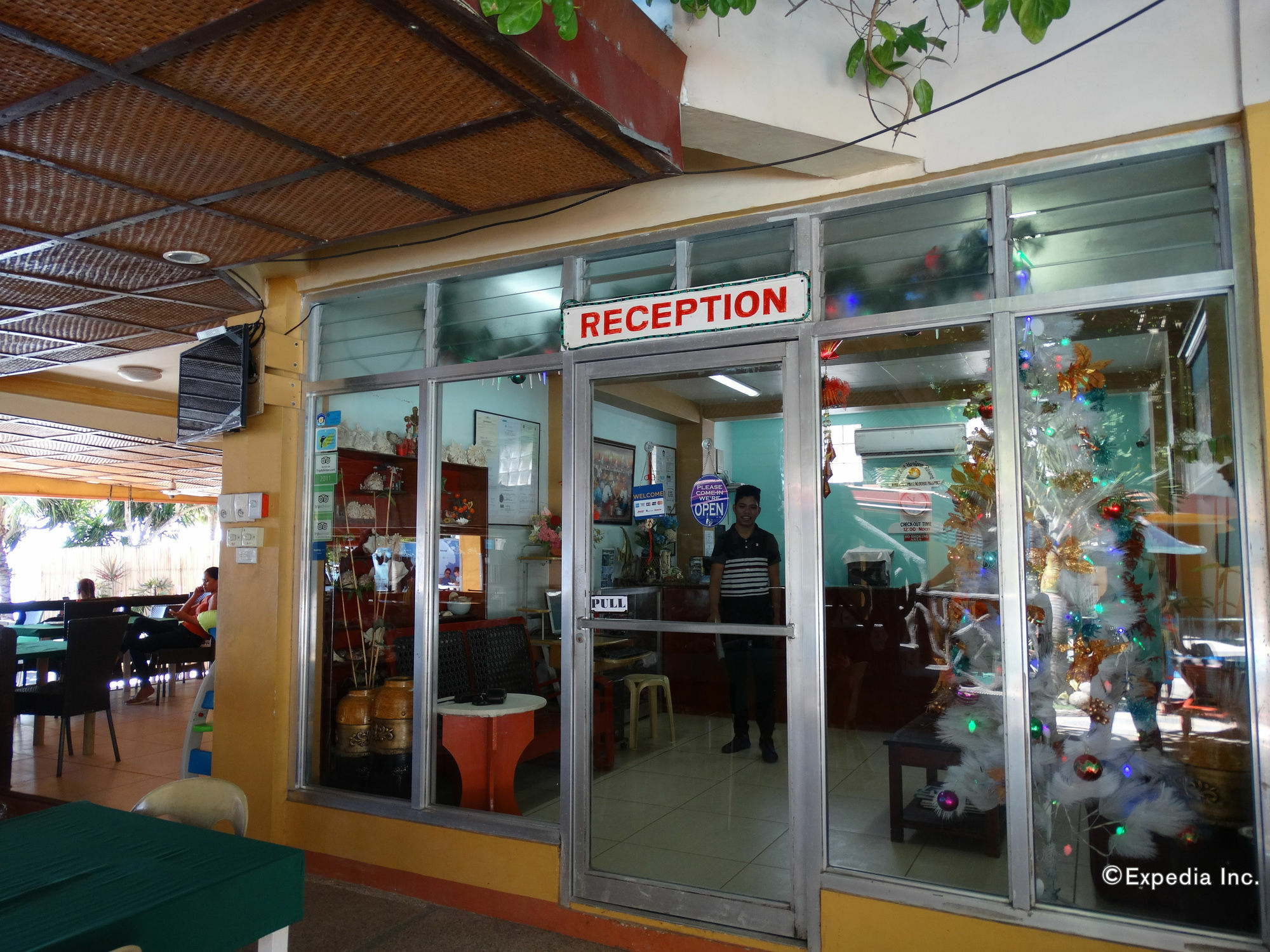 Lost Horizon Beach Dive Resort Бохол Экстерьер фото